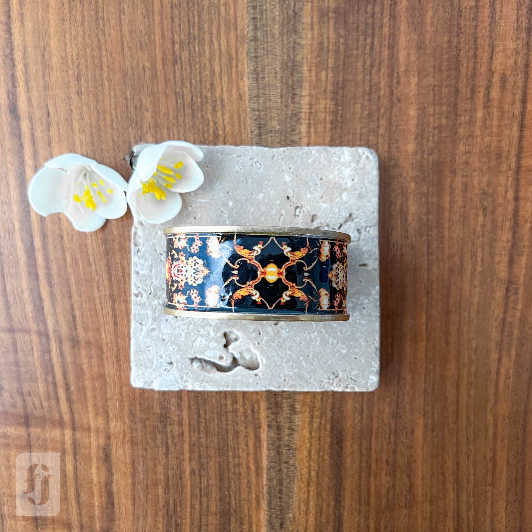 #color_Black and Yellow Mosaic